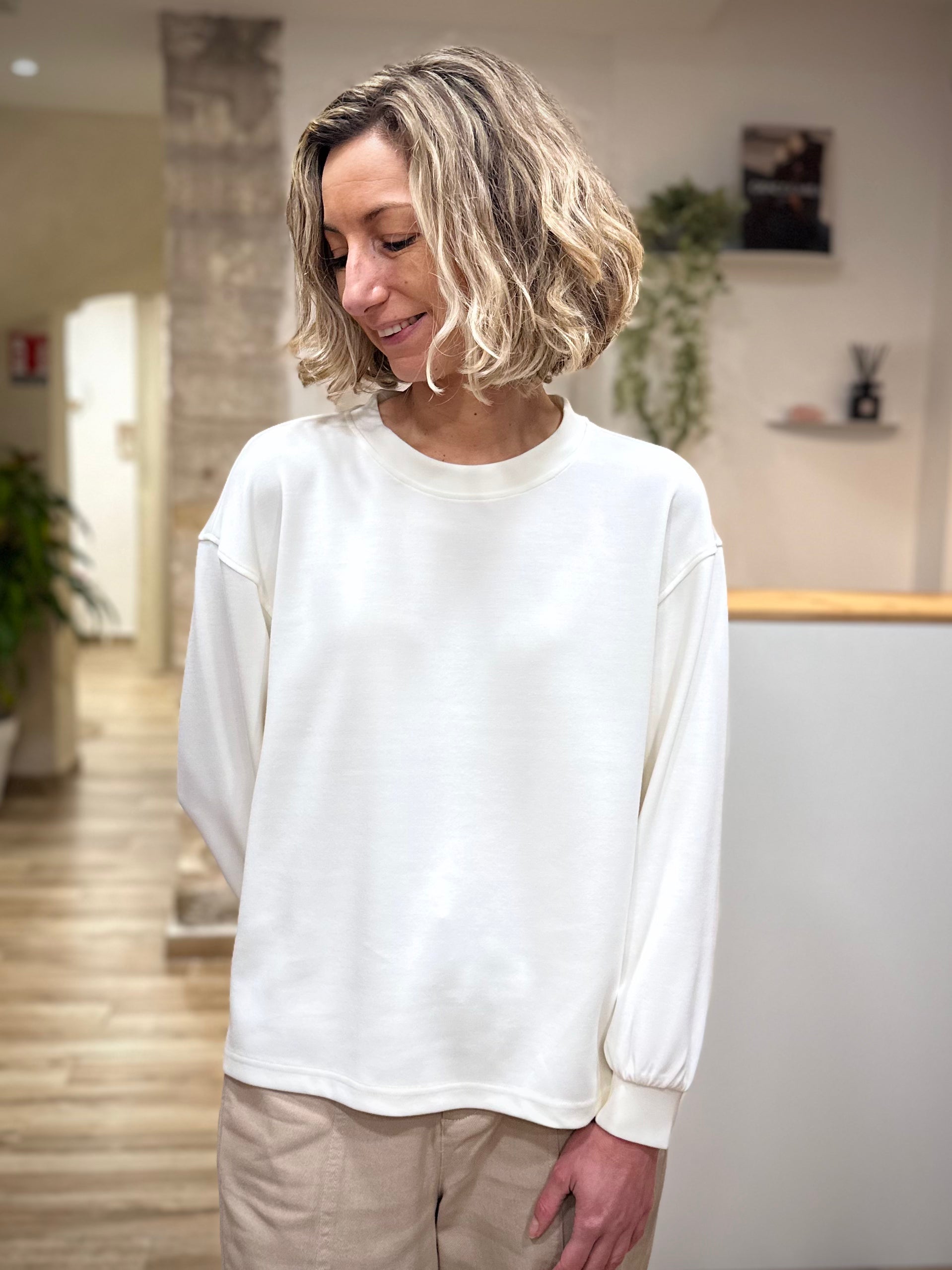 Sweat blanc femme matière fluide et douce