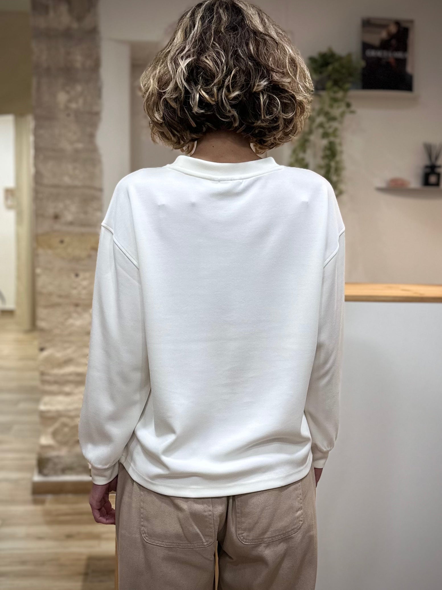 Sweat blanc loose fit vue de dos