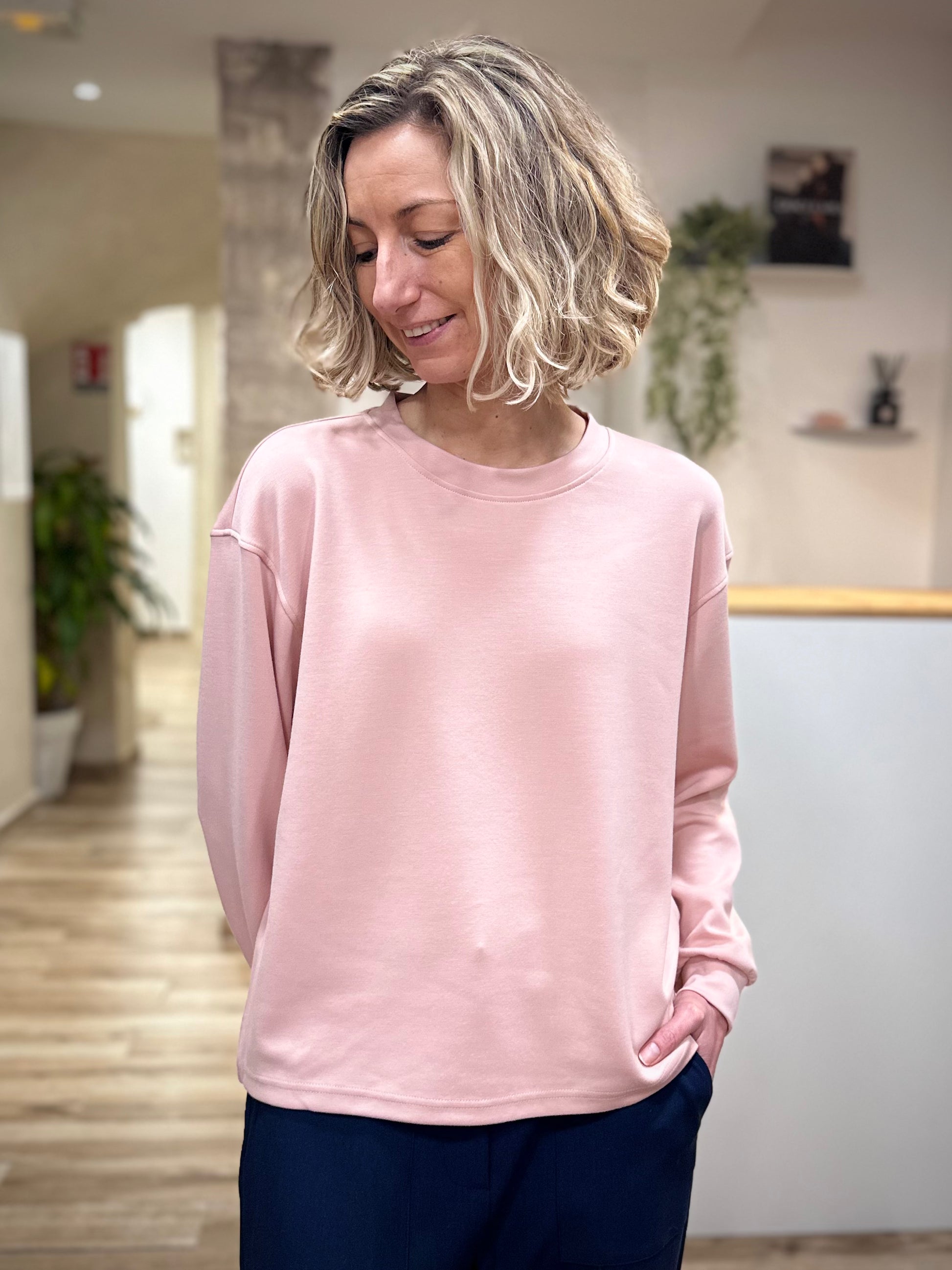 Sweat rose pâle femme matière fluide