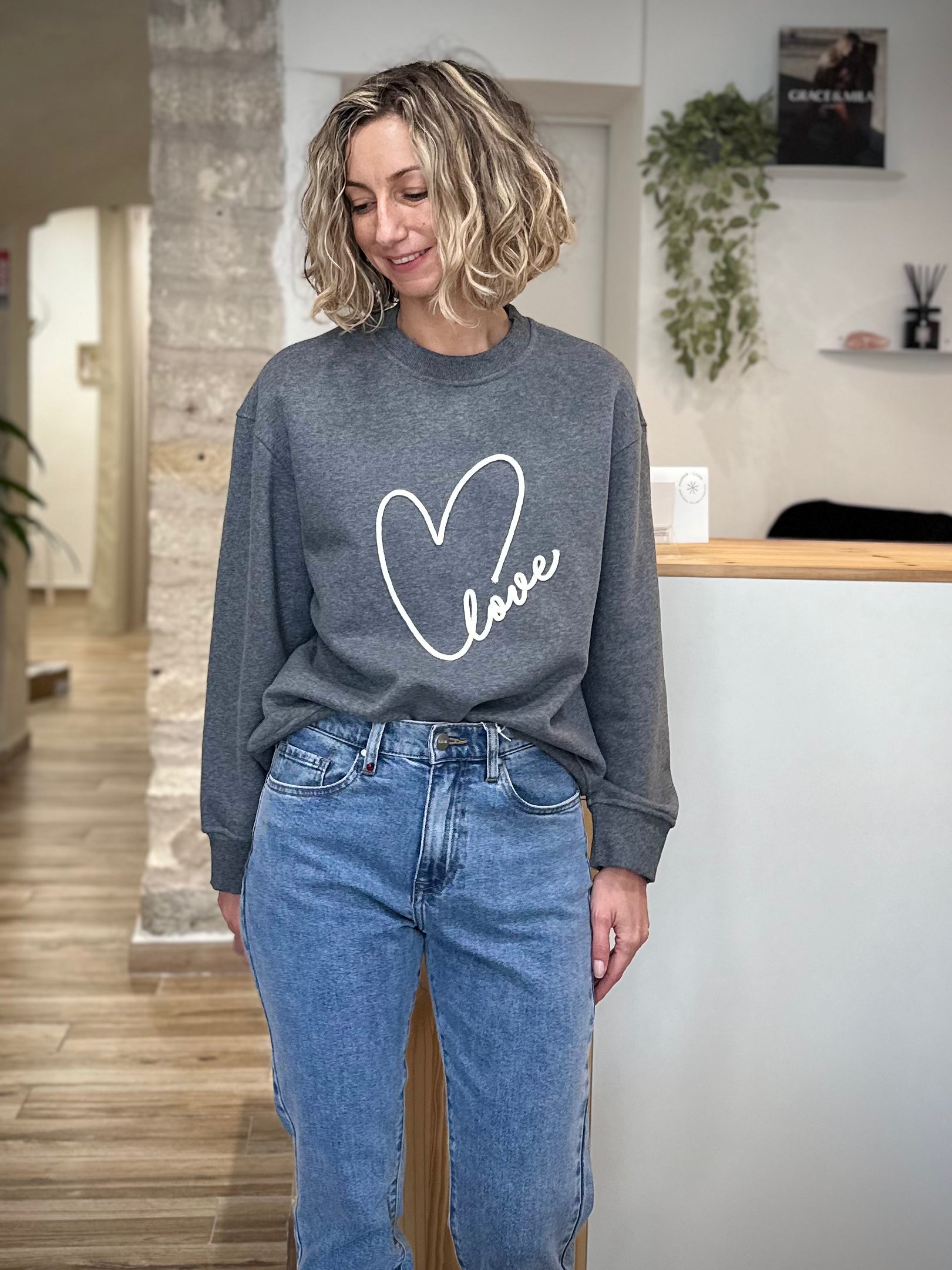 Sweatshirt oversize avec message brodé “Love”