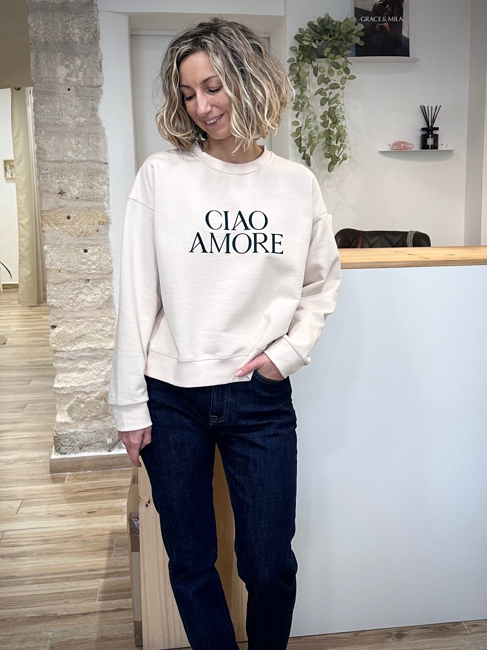 Look casual chic avec sweatshirt en coton