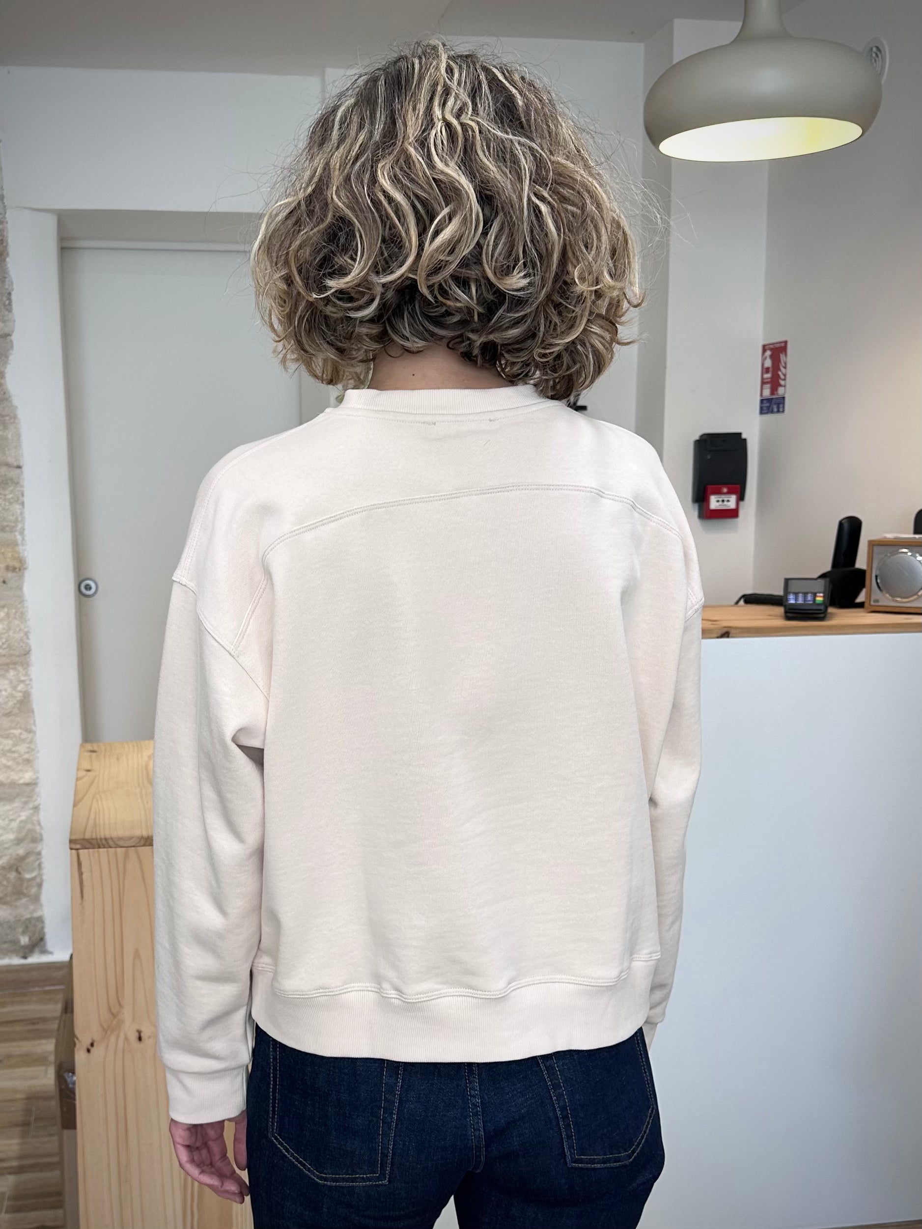 Sweat vanille casual de dos