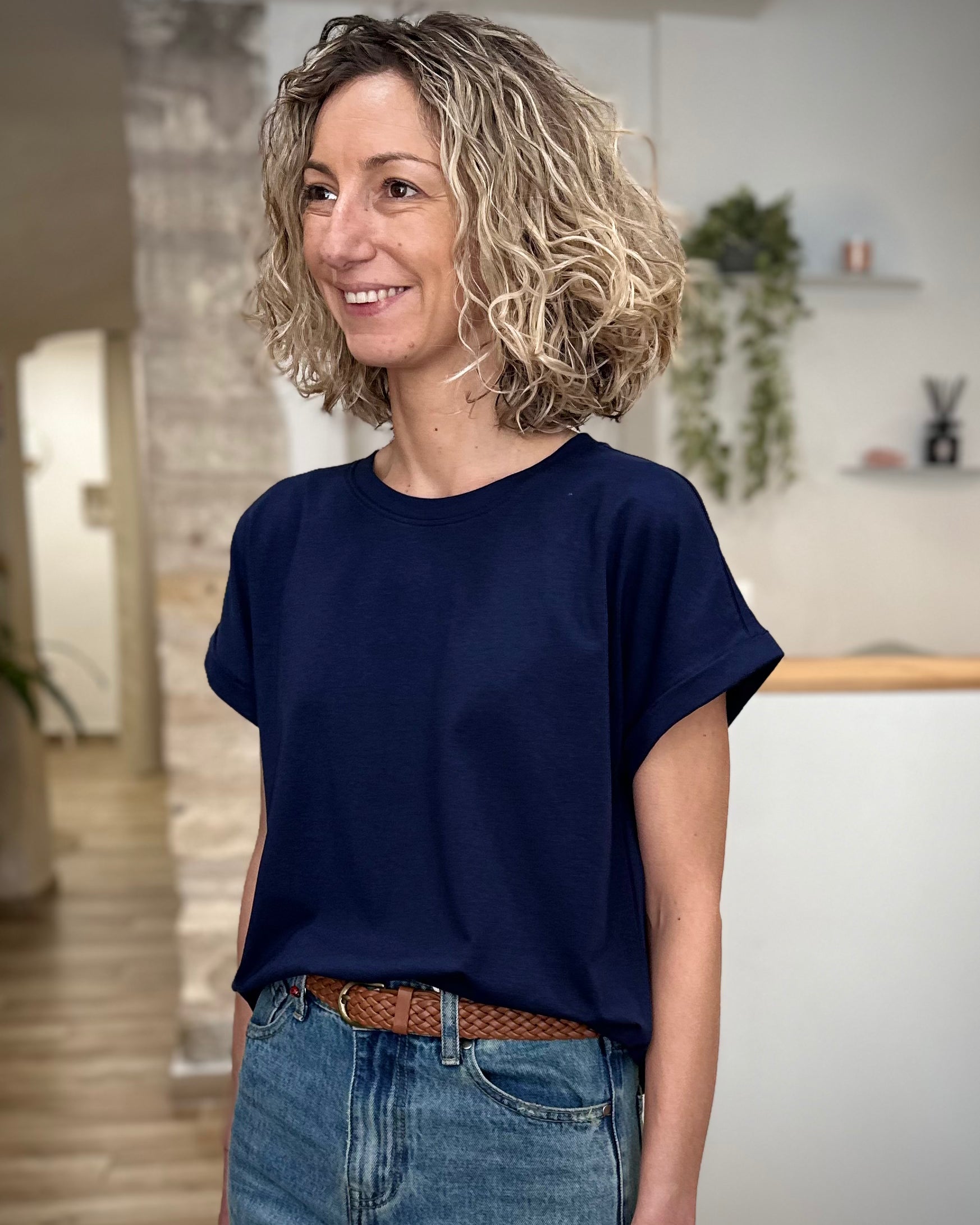 T-shirt femme bleu marine manches courtes avec revers 