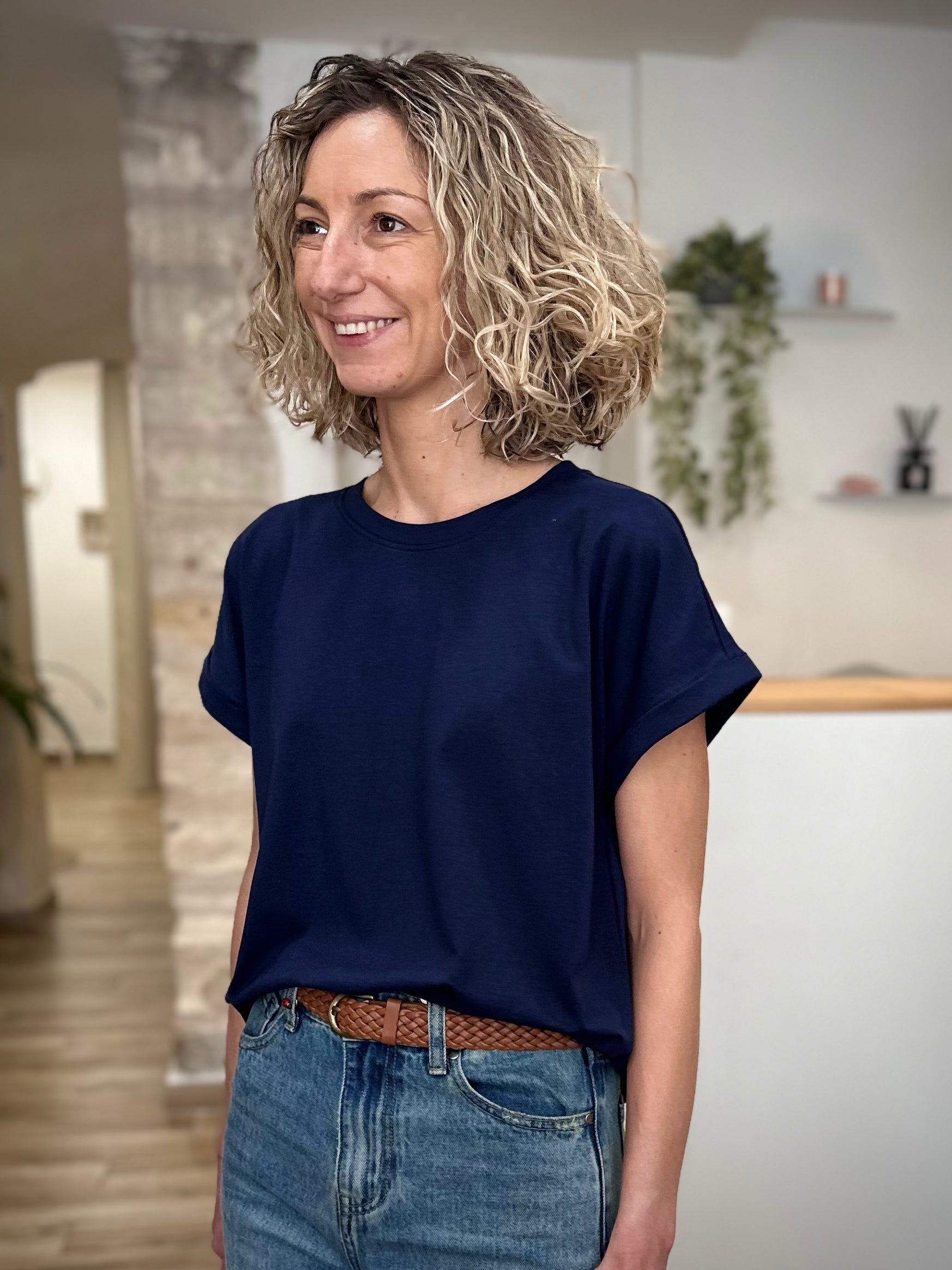 T-shirt femme bleu marine manches courtes avec revers 
