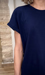 Détail manches revers t-shirt bleu marine femme 