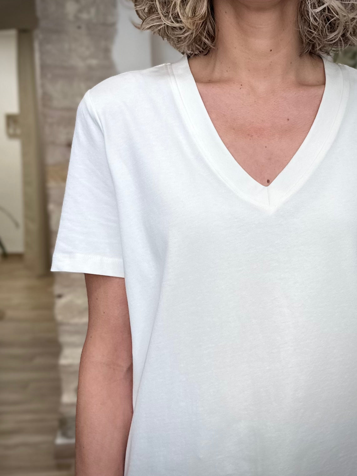Détail t-shirt blanc manches courtes femme 
