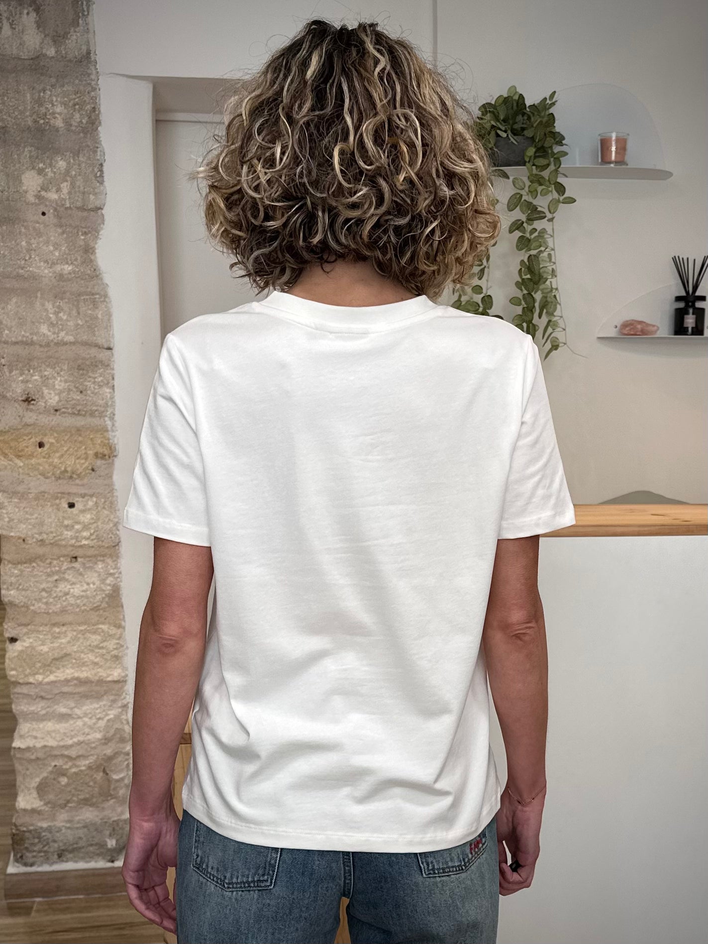Haut blanc femme coupe décontractée moderne 