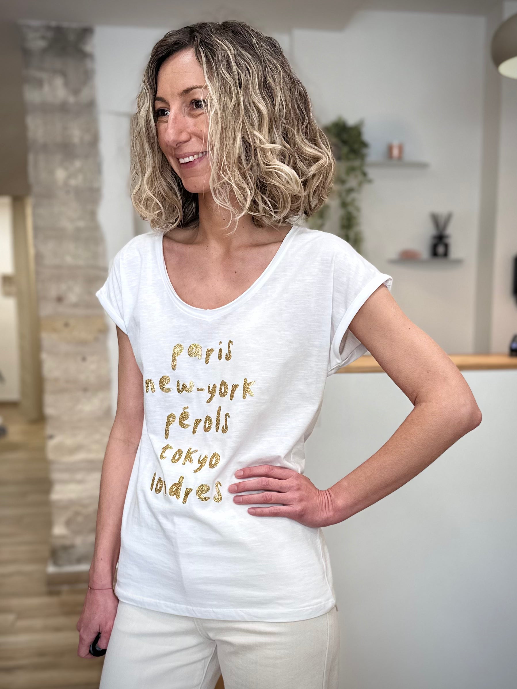 Tee-shirt femme lumineux avec marquage doré 