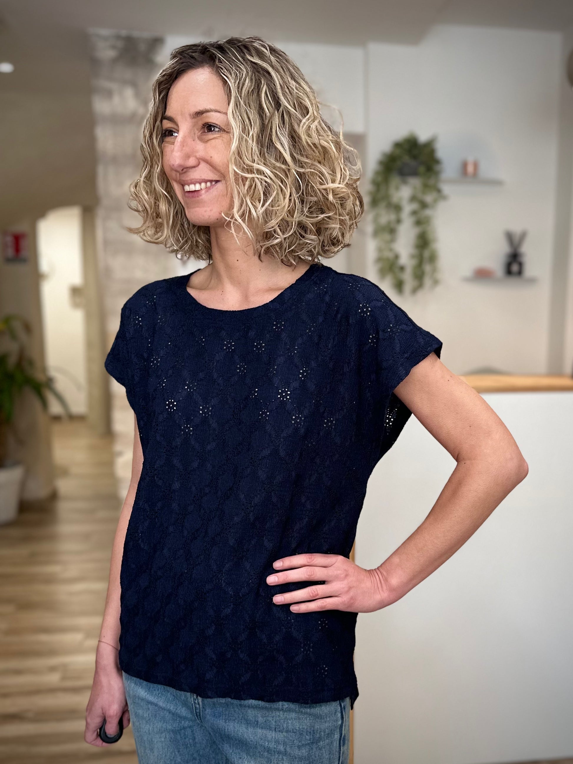 Top fluide bleu marine style casual chic femme 