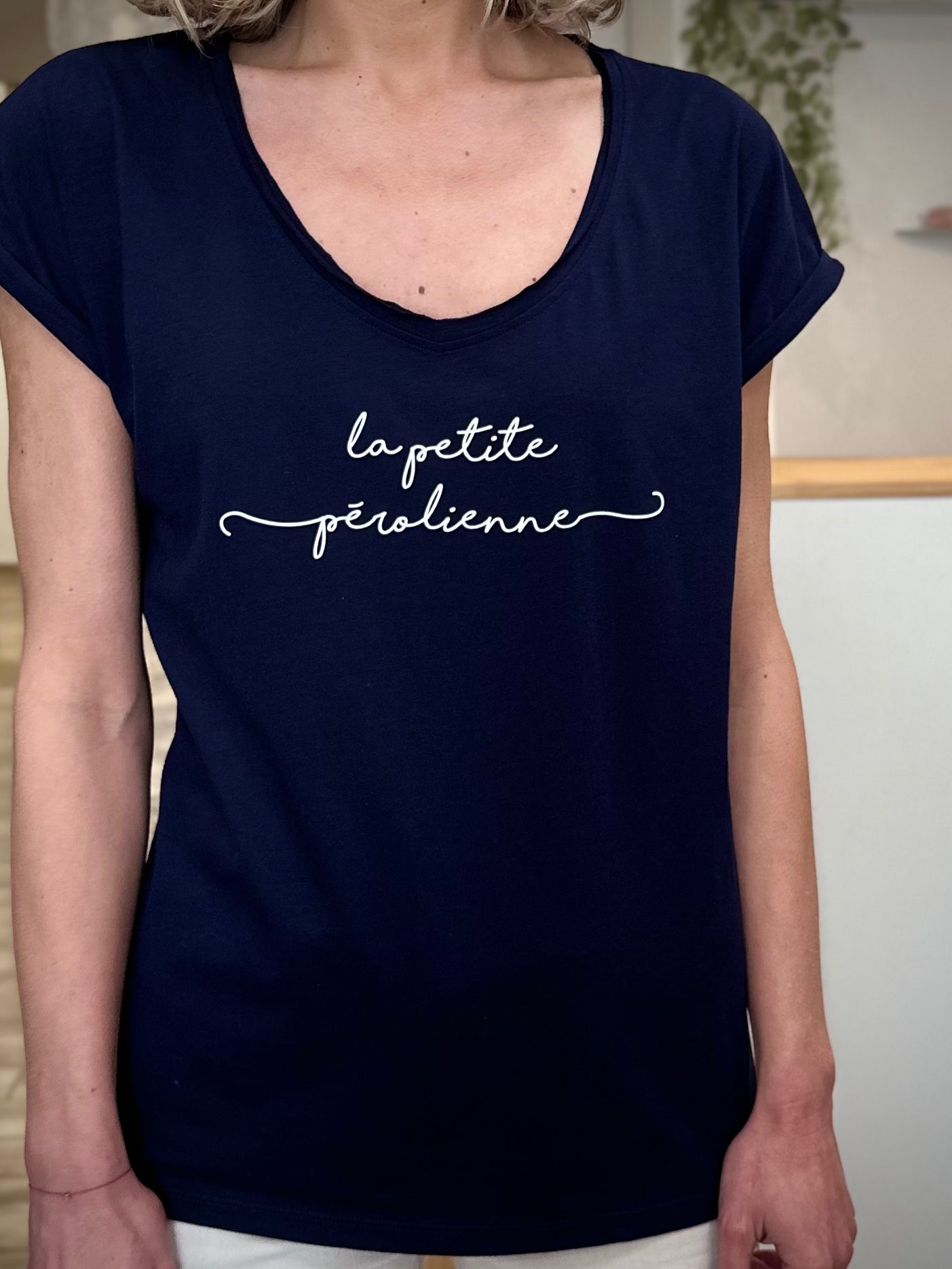 Détail marquage La petite pérolienne blanc sur tee-shirt 