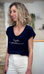 Tee-shirt femme bleu marine avec inscription manuscrite 