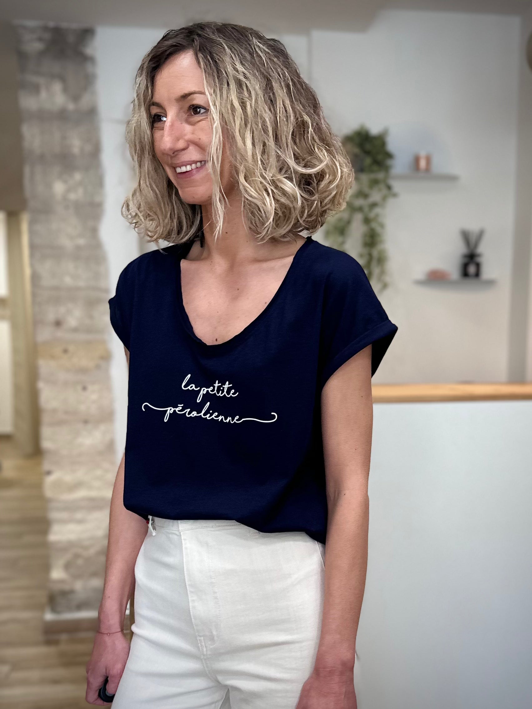 Tee-shirt femme bleu marine avec inscription manuscrite 