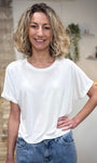 Femme portant t-shirt oversize ivoire en modal
