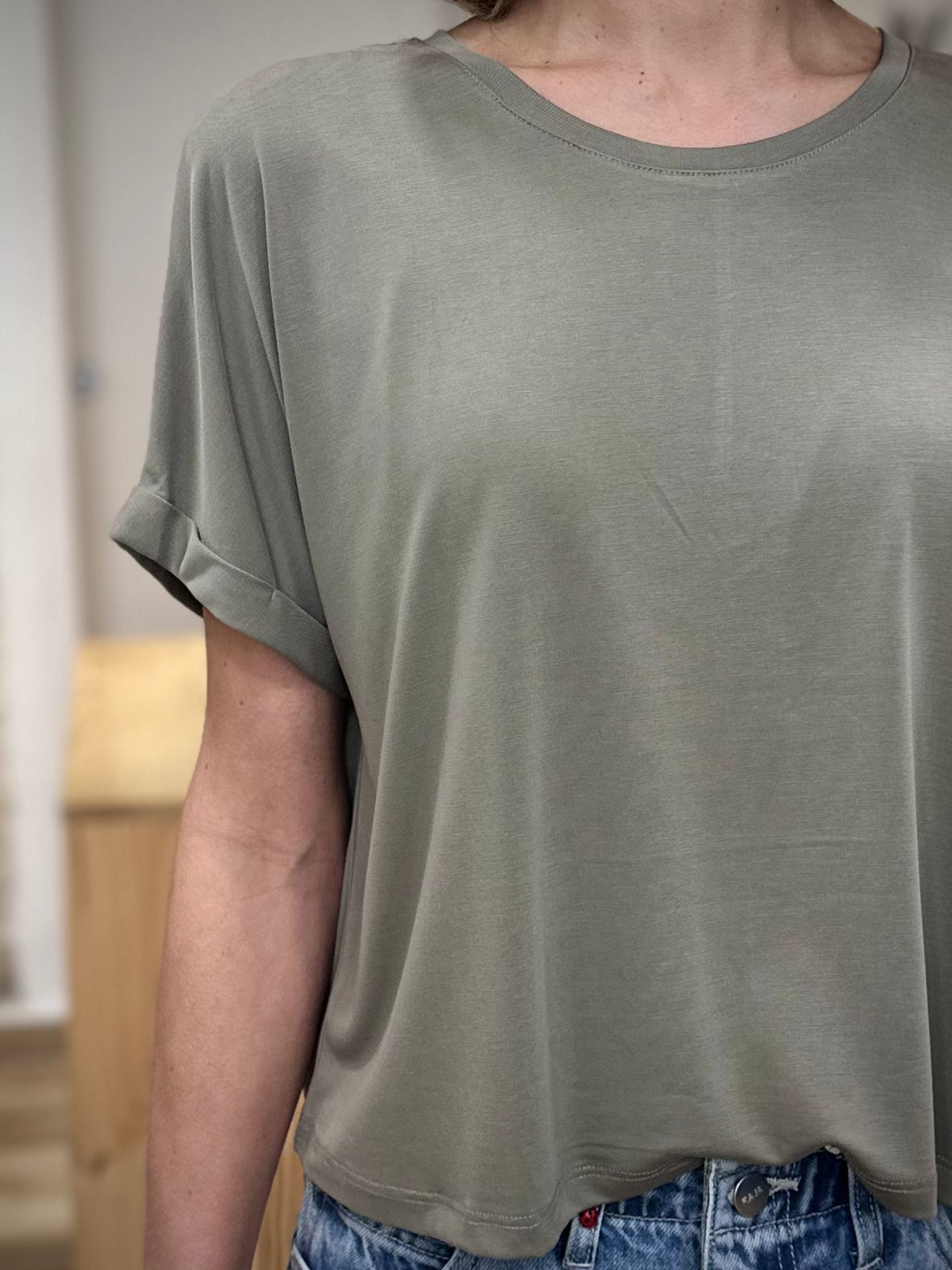 Zoom matière douce t-shirt modal kaki