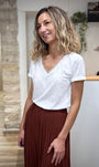 Détail manches ourlets repliés t-shirt ivoire femme