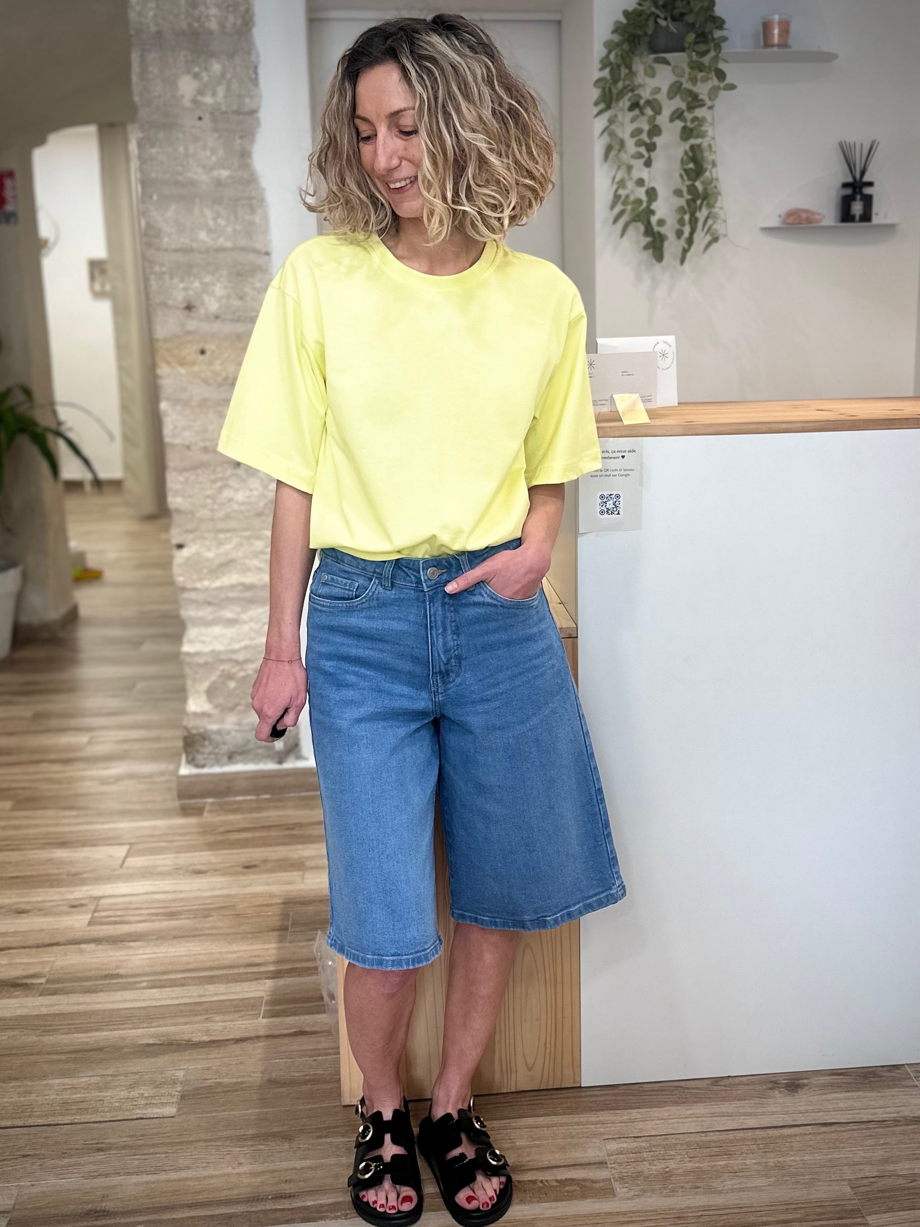 T-shirt oversize jaune look casual chic 