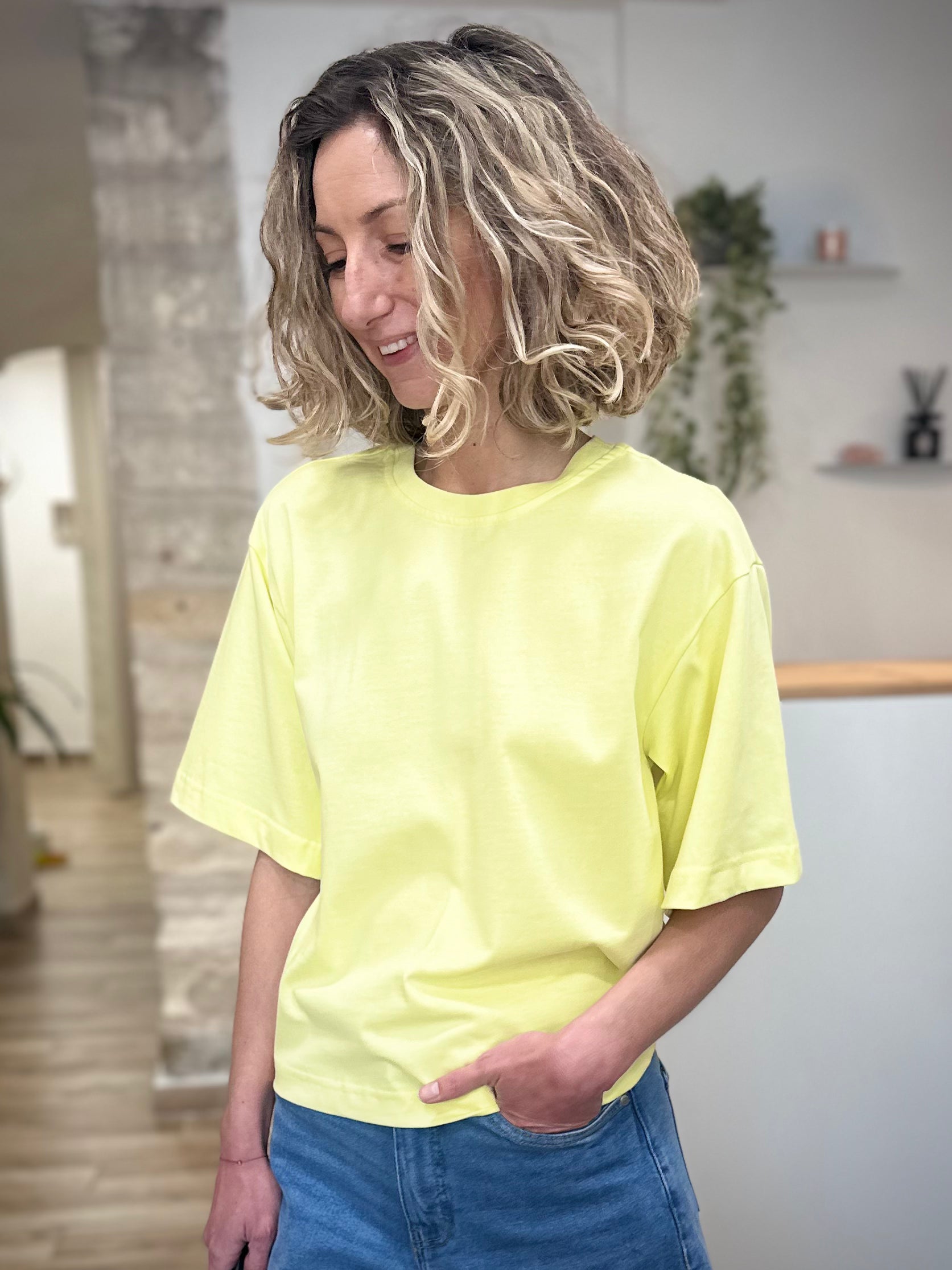 T-shirt femme style minimaliste chic 