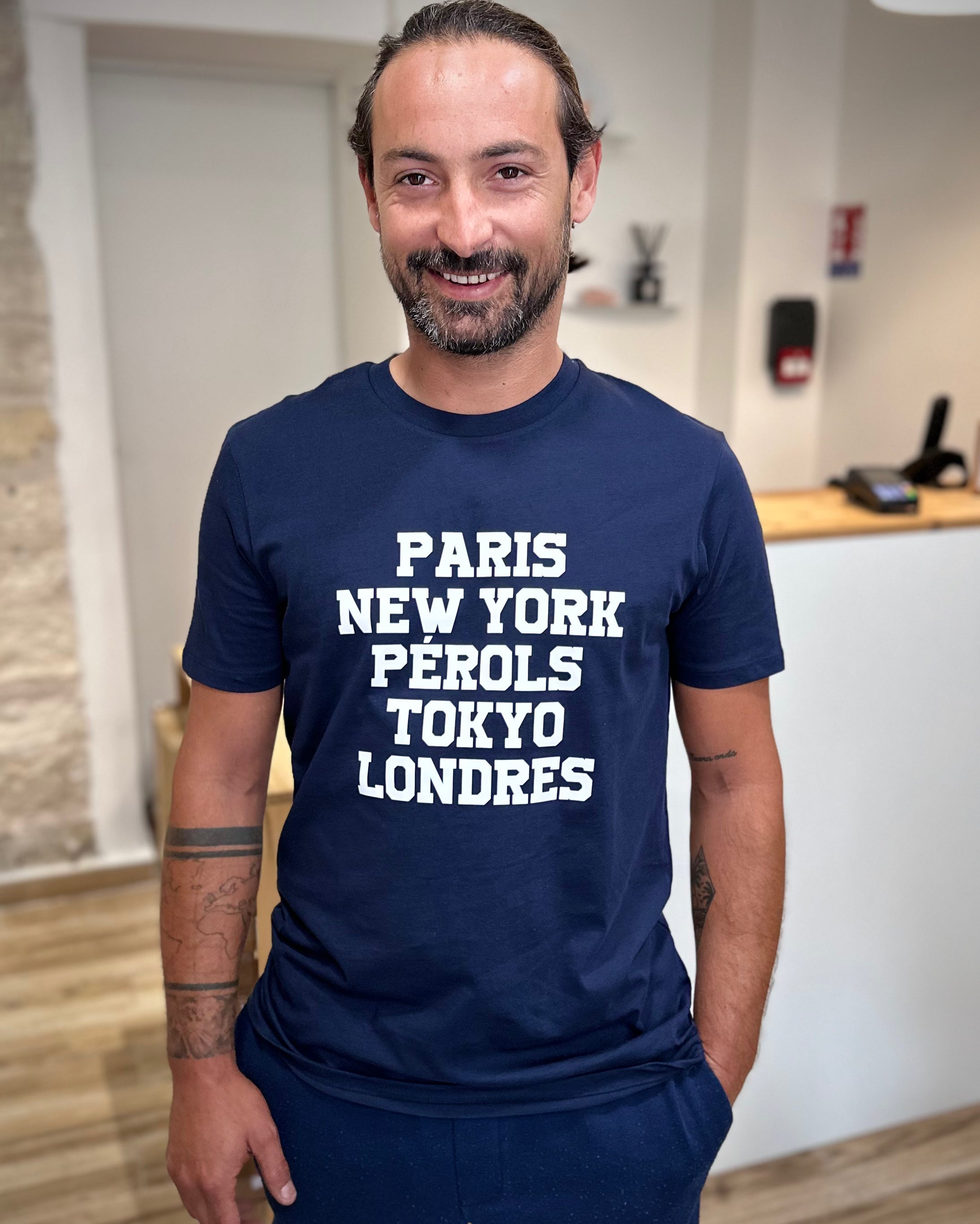 Tee-shirt homme en coton bleu marine avec imprimé graphique blanc