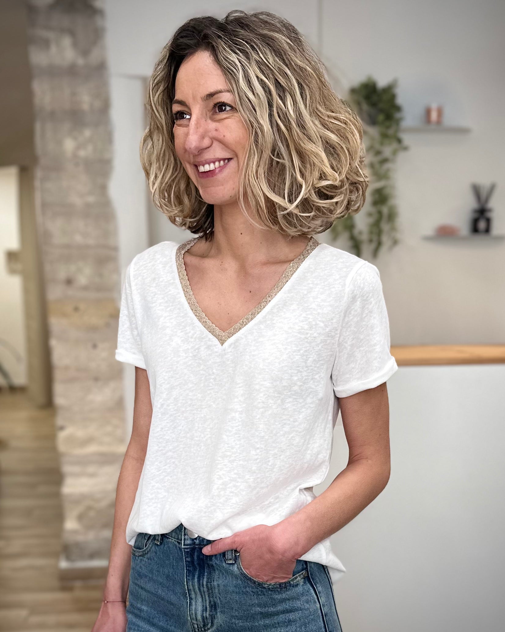 T-shirt col v femme détail lurex 