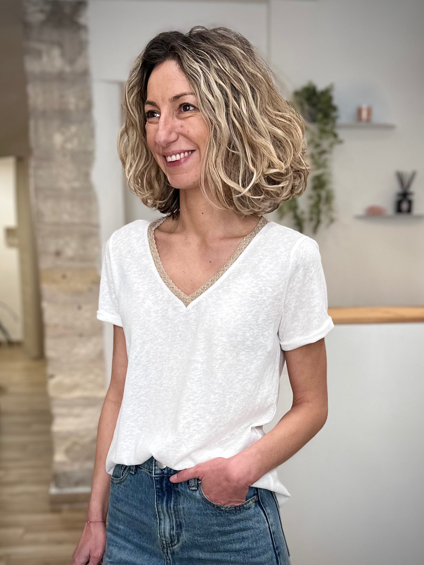 T-shirt col v femme détail lurex 