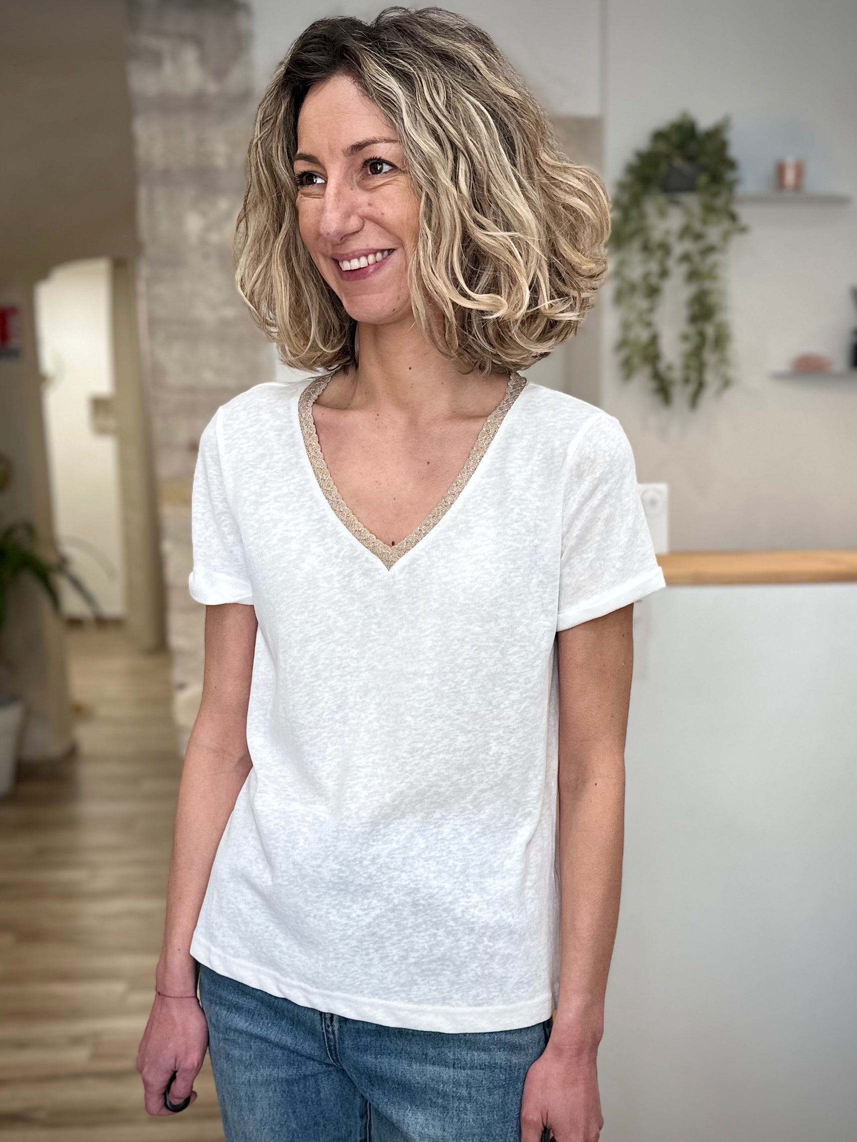 Tee-shirt ivoire femme détail brillant col 