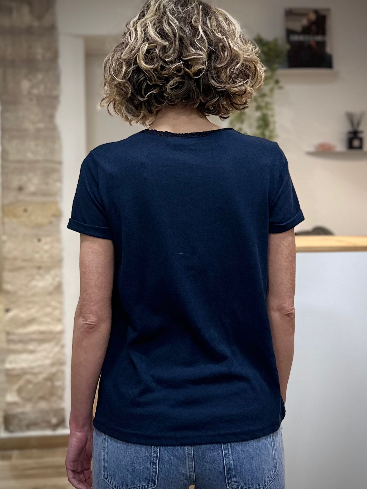 T-shirt femme style casual chic de dos