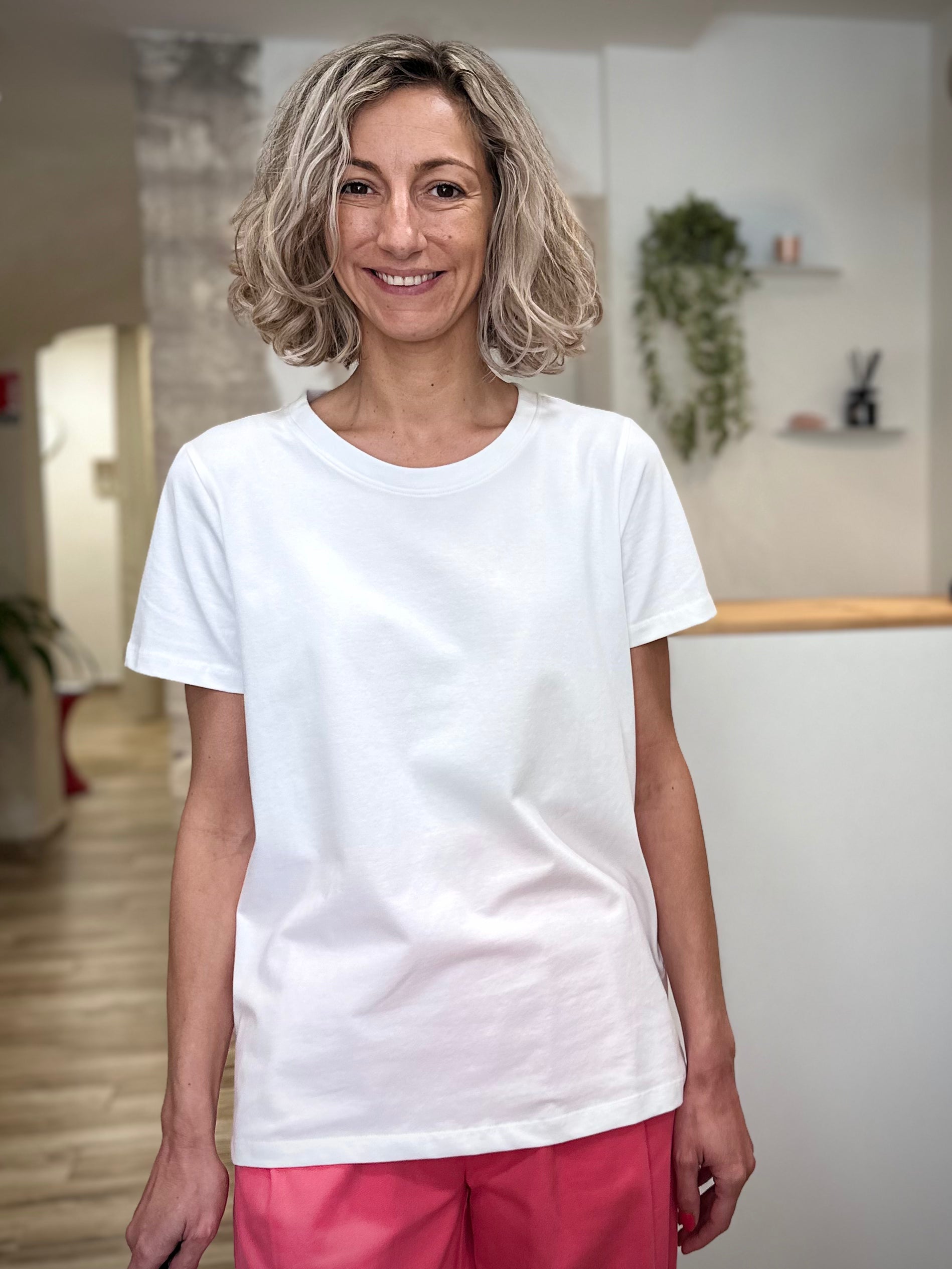 Tee-shirt blanc basique femme longueur hanches 