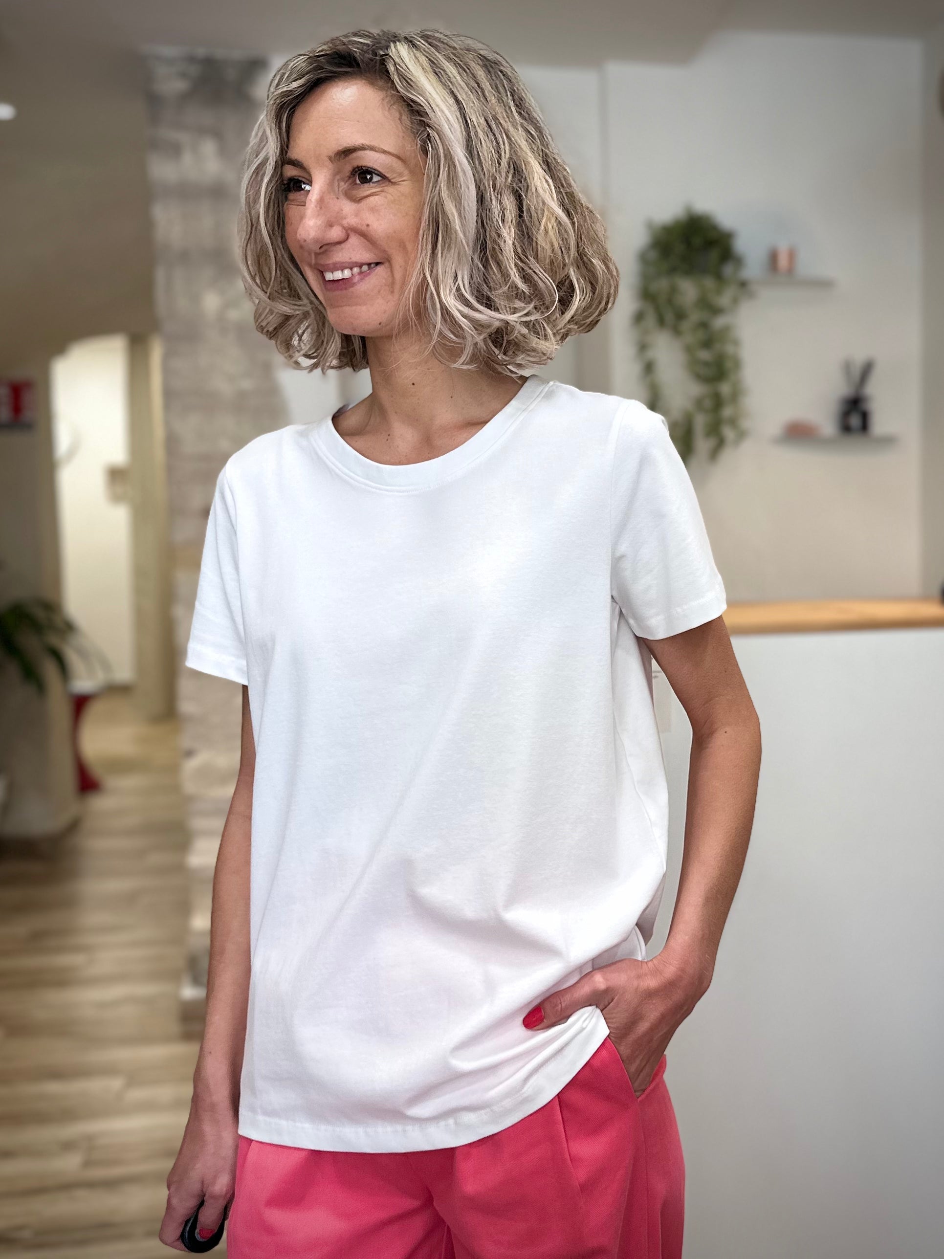 Tee-shirt blanc femme coupe droite confortable 