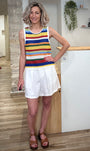Look casual chic avec débardeur crochet multicolore
