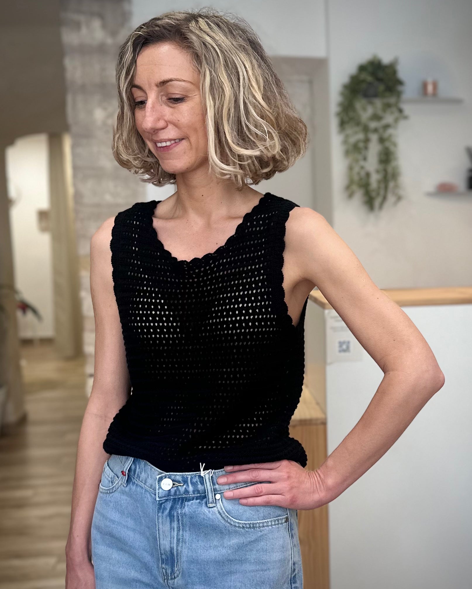 Débardeur noir en maille ajourée coton 