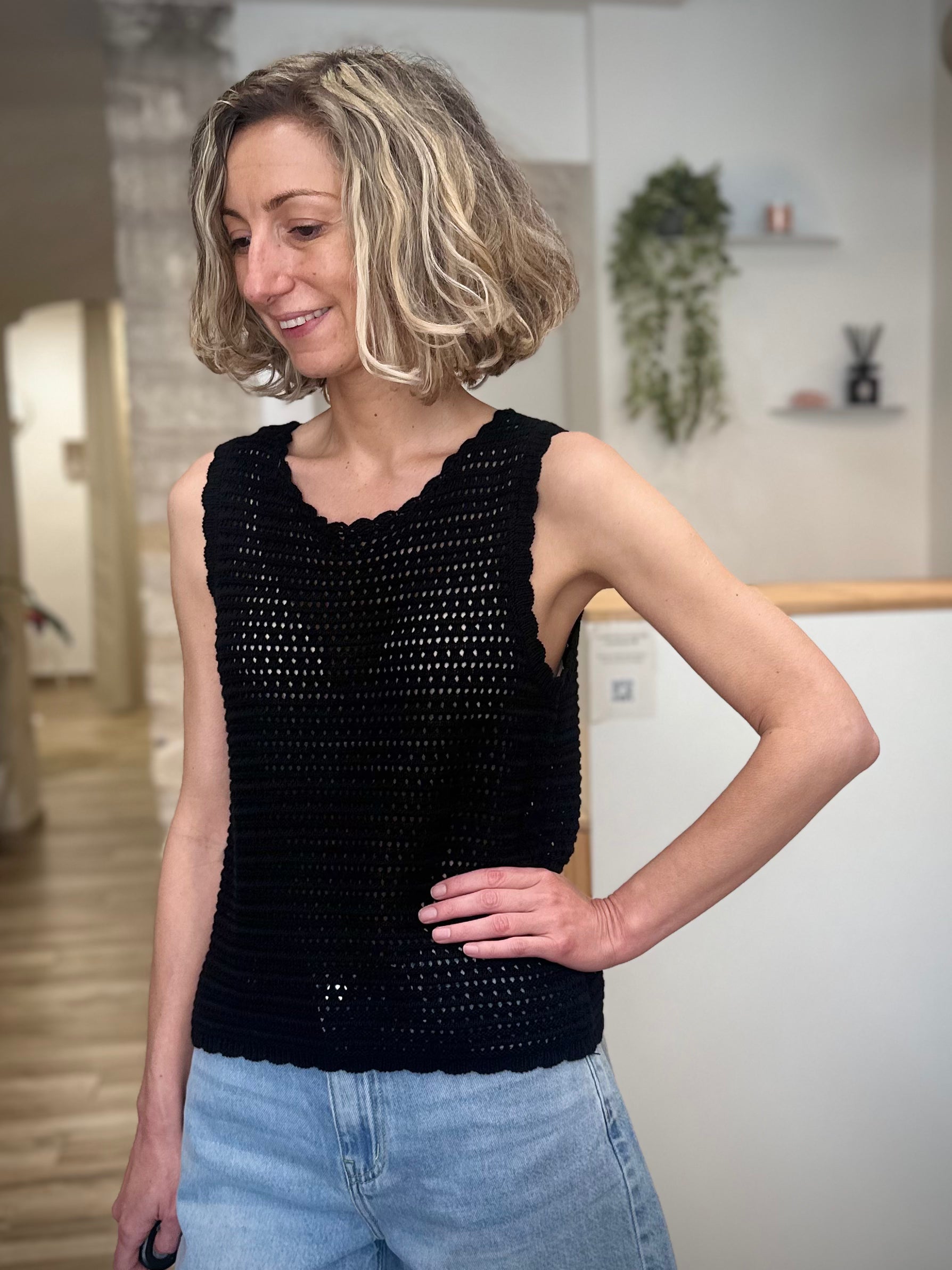Top crochet femme style bohème moderne 
