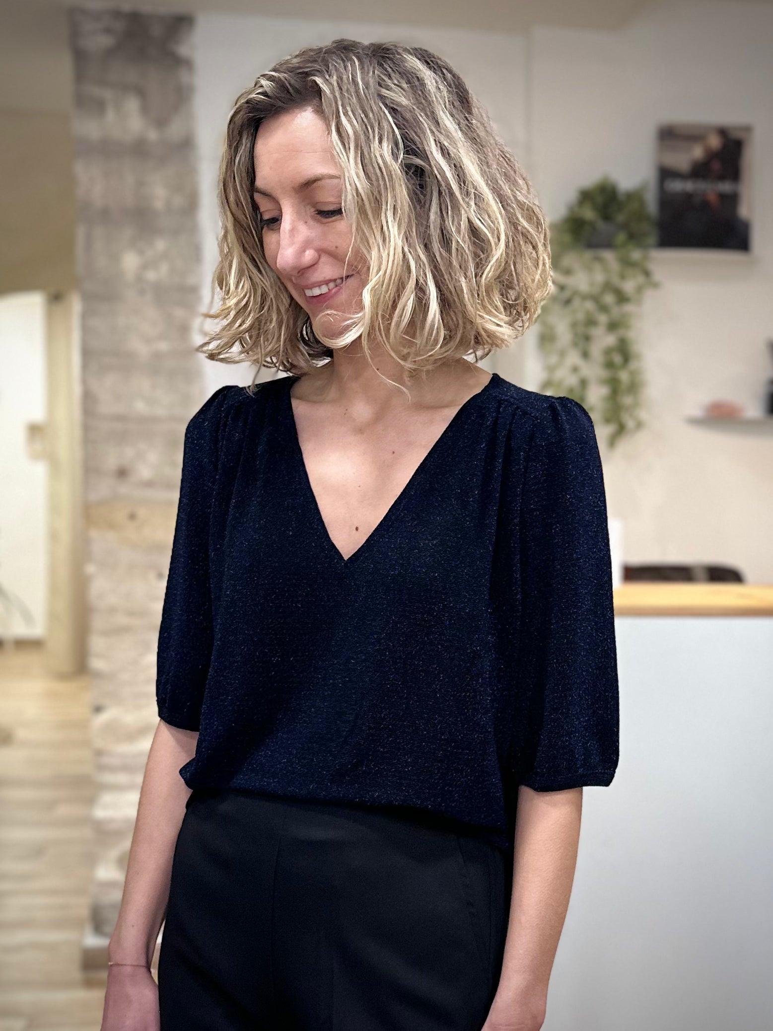 Top lurex manches 3/4 porté de face