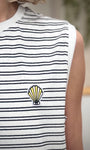 Détail patch poitrine t-shirt rayé coton 