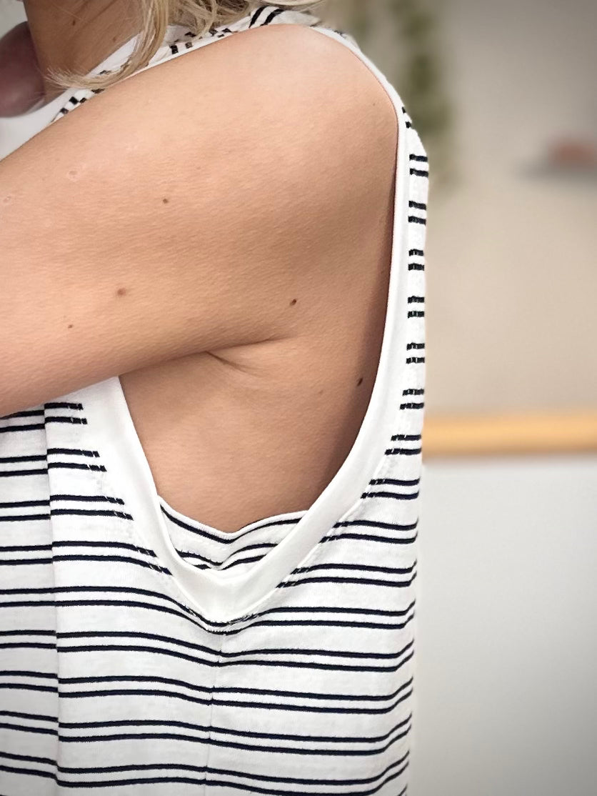 Détail côté tee-shirt Tina rayures noires