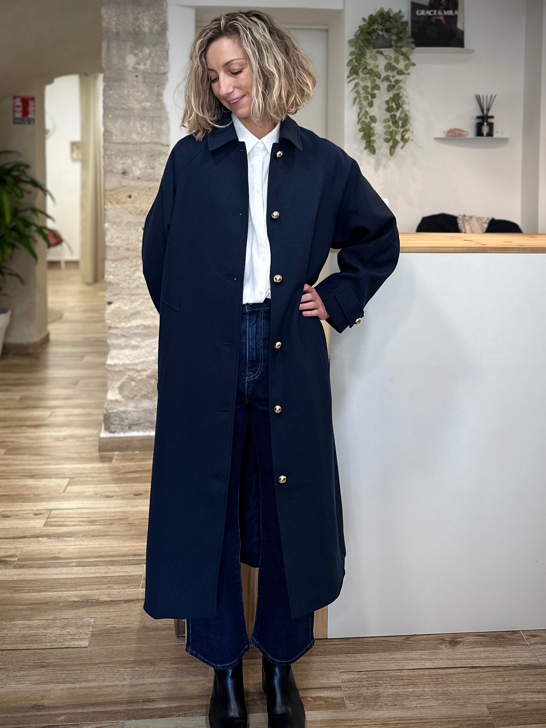 Look citadin élégant avec trench long