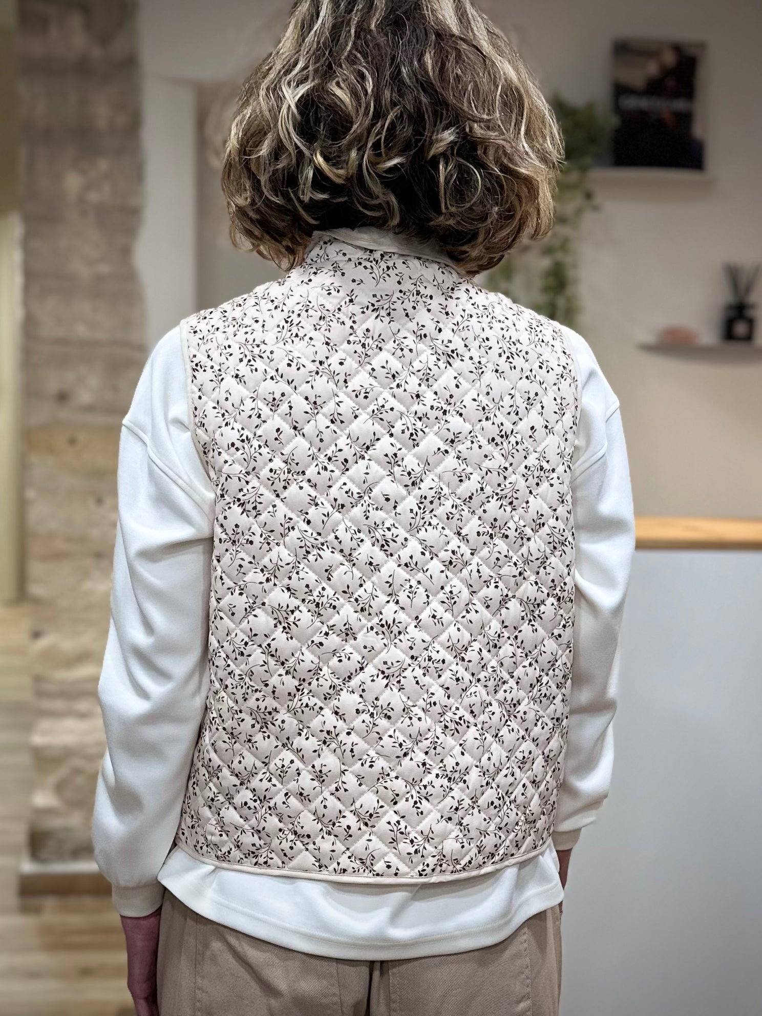 Veste florale femme vue de dos