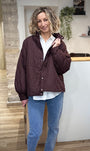 Veste mi-saison EGIA bordeaux sur tenue automnale chic