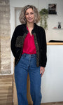Veste polaire femme ouverte sur pull rose