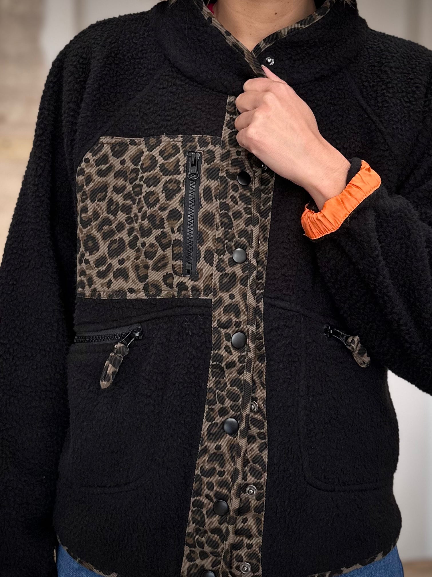 Texture douce de la polaire noire