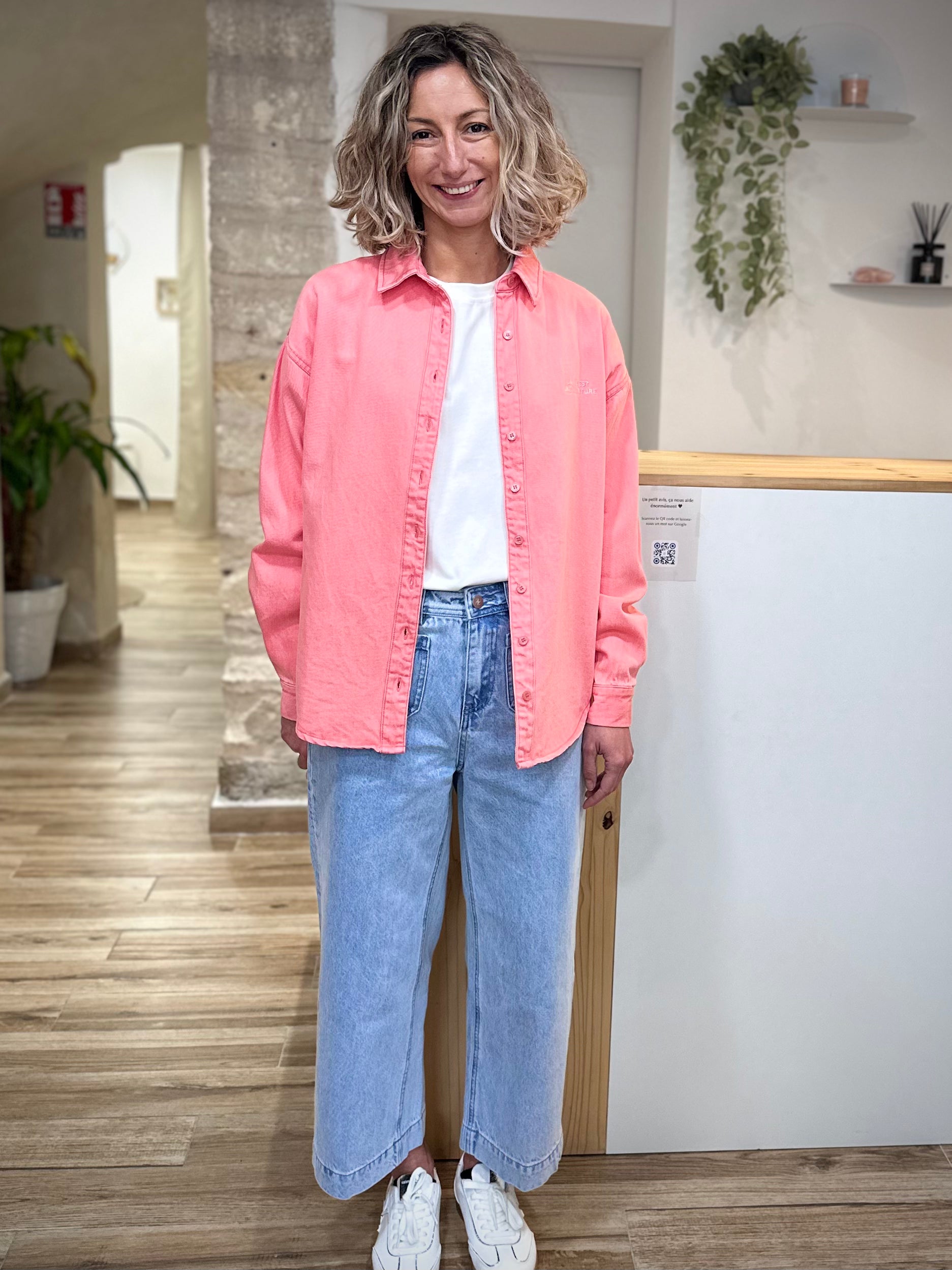 Veste denim rose femme look casual chic