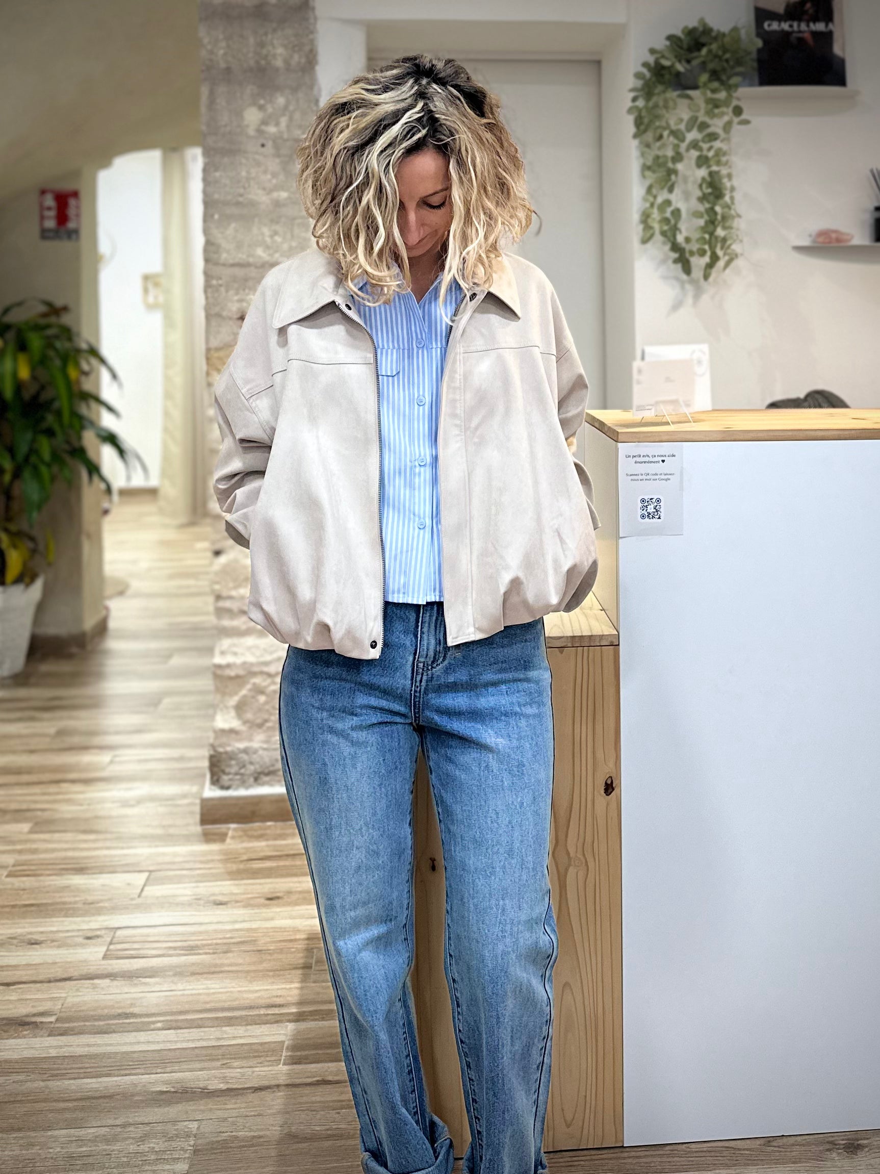 Veste mi-saison femme portée ouverte