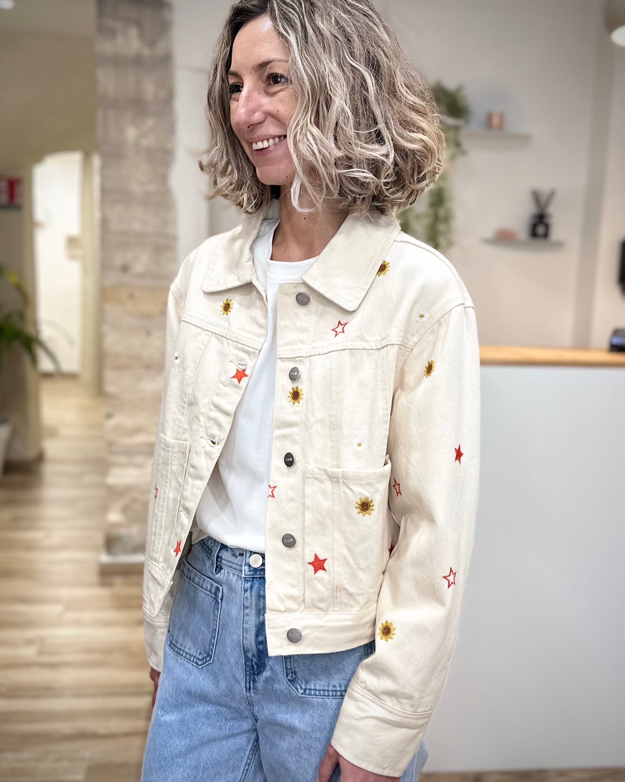 Veste denim écru femme broderies étoiles