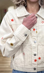 Détail broderies étoiles veste jean