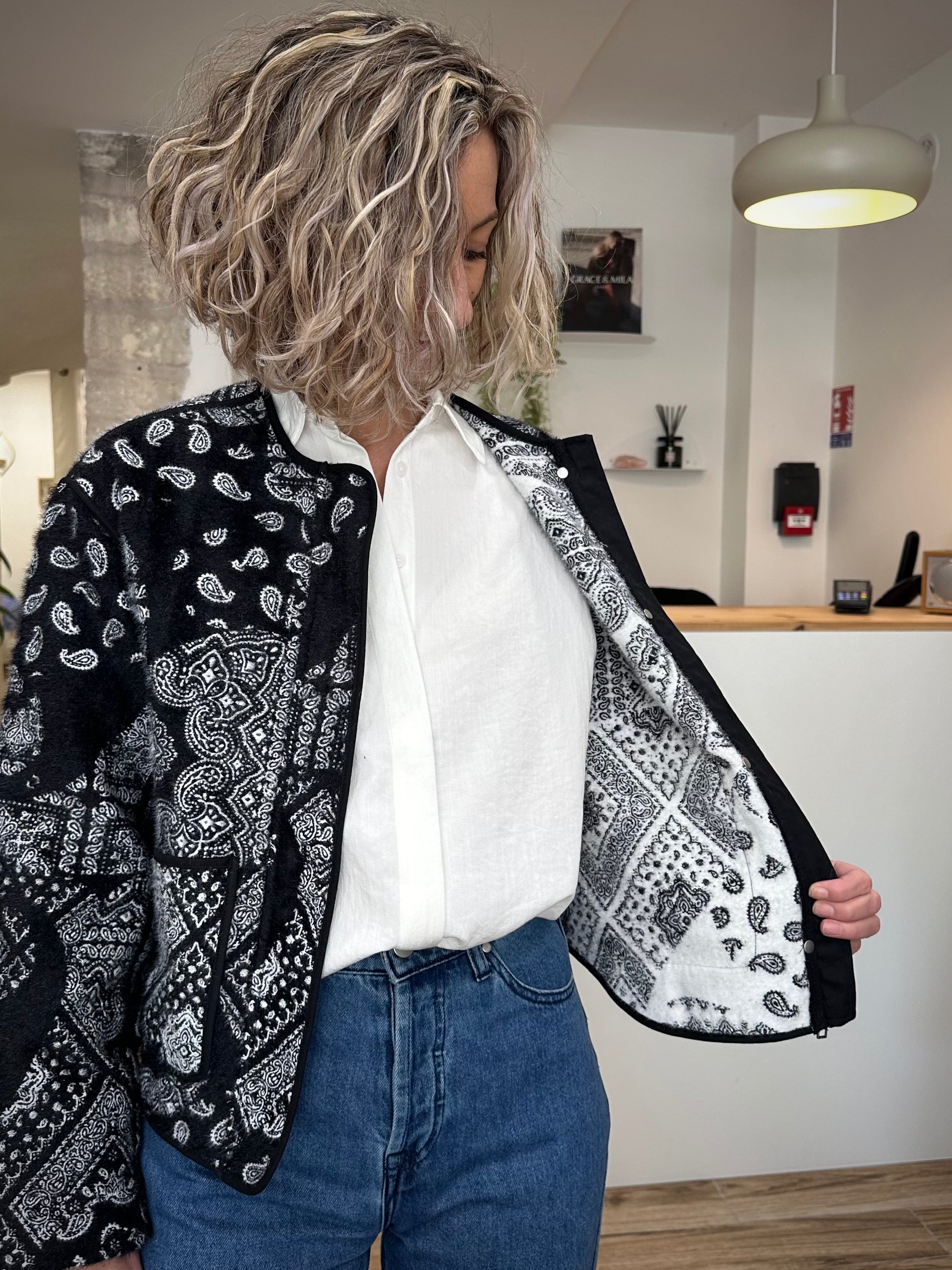 Zoom sur l'interieur de la veste Viola cachemire