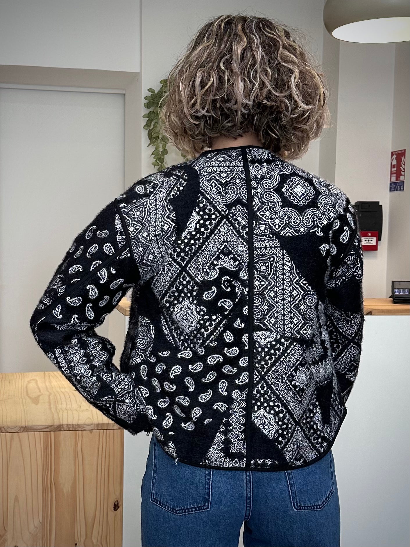 Vue arrière de la veste courte