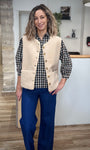 Look layering automne avec veste sans manches beige