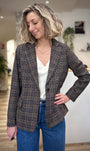 Vue de face d’une veste structurée à carreaux femme
